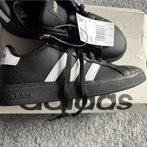 adidas Black and White Grand Court 2.0 K sneakers NWT 2Y